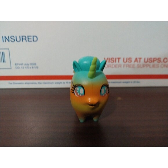 Uni-Verse Unicorn Surprise Spin Master Lot of 3 Figures - Picture 5 of 9